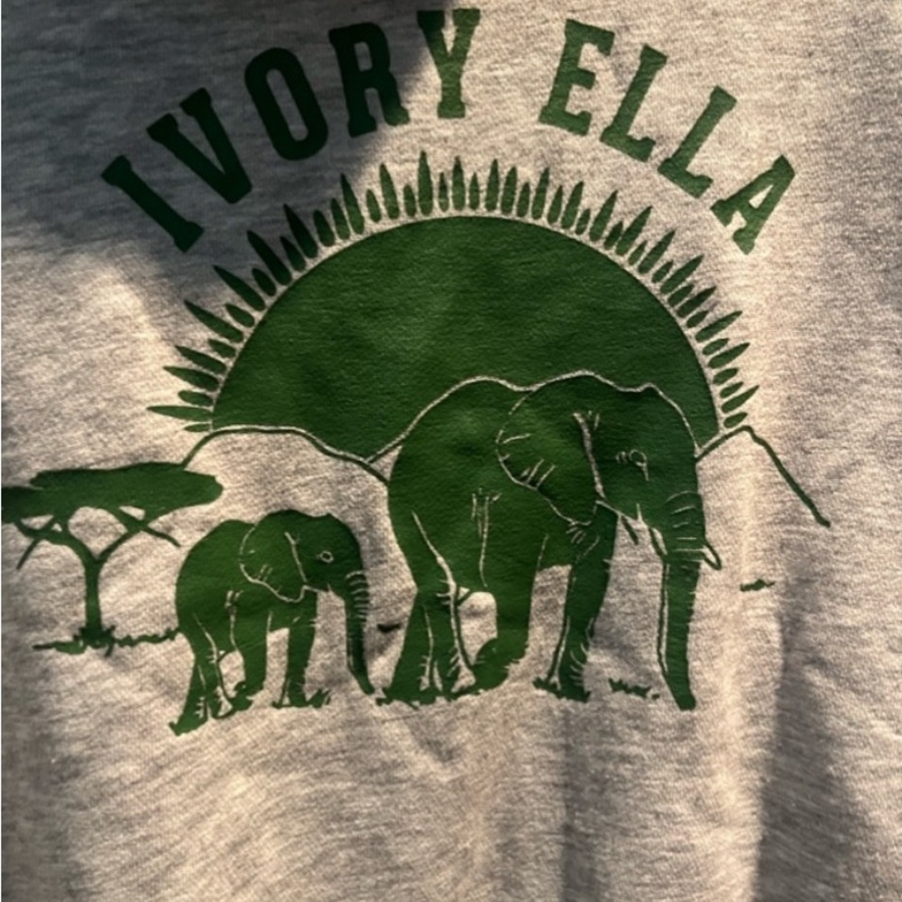Ivory Ella Gray Sweatshirt Size L